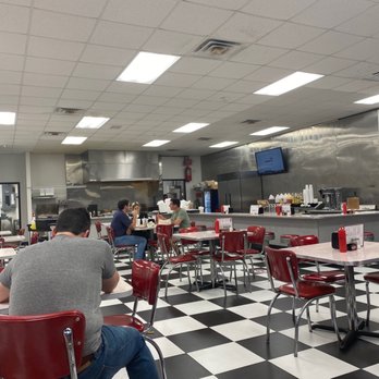 Dearman's Diner - diners sitting at tables - Diners Near Me - Baton Rouge, Louisiana Dearman's Diner - diners sitting at tables - Diners Near Me - Baton Rouge, Louisiana
