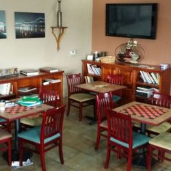 Common Grounds - Ample seating, no crowding.