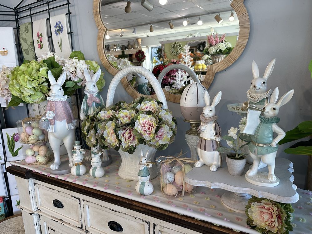 TOPIARIES Updated September 2024 23 Photos 301 25th St, Virginia