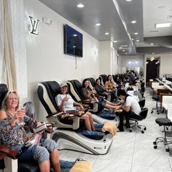 Just wanted to give a big shoutout to all our amazing customers who have supported us at Vernis Sage Nail Bar Long Beach. Your loyalty and
