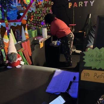 Partees 3d Glowgolf Norfolk - Both employees too distracted by their phones - Mini Golf Near Me - Norfolk, Virginia Partees 3d Glowgolf Norfolk - Both employees too distracted by their phones - Mini Golf Near Me - Norfolk, Virginia