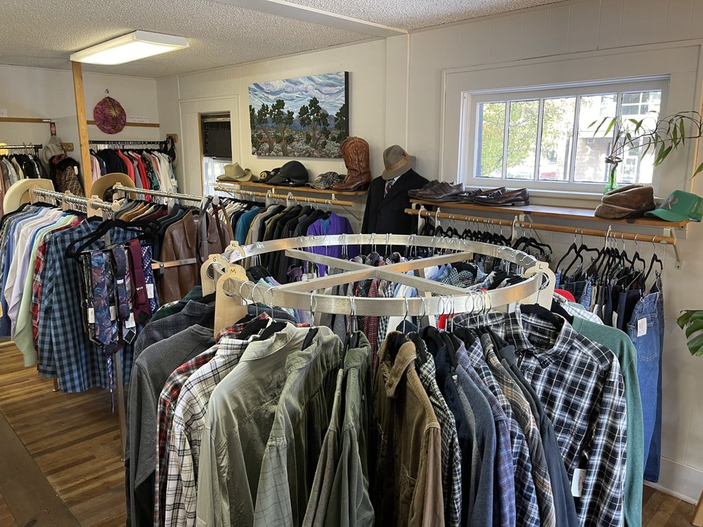 NIKKI’S NEARLY NEW Updated September 2024 1319 NW Union St, Bend