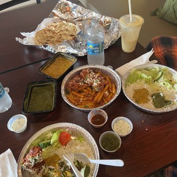 Samosa Mama - Butter chicken wings, saag paneer, daal masala, Butter Naan - Indian Near Me - Fort Lauderdale, Florida