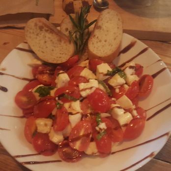 Ella Cafe - Caprese salad - Coffee & Tea Near Me - Plantation, Florida