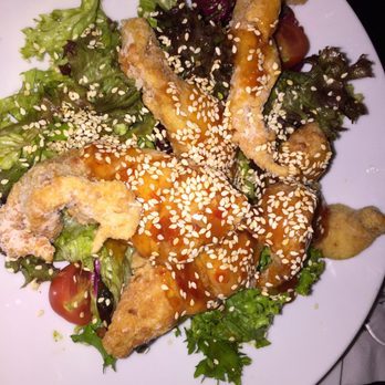 Rochus - Chicken Chili Salat - Cocktail Bars Near Me - Vienna, 9 Rochus - Chicken Chili Salat - Cocktail Bars Near Me - Vienna, 9