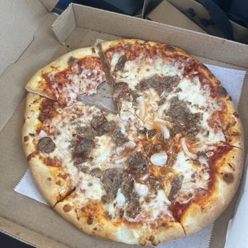 Giovannis Pizzeria & Kitchen - Medium Sausage and onion $22 - Pizza Near Me - Orlando, Florida