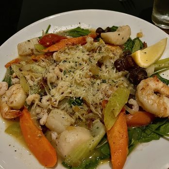 Greenhouse Restaurant - Wild Seafood Sauté Salad - New American Near Me - Gig Harbor, Washington