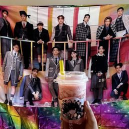 Strawberry Galaxy (summer exclusive drink) - Seventeen 9th Anniversary cupsleeve event Strawberry Galaxy (summer exclusive drink) - Seventeen 9th Anniversary cupsleeve event