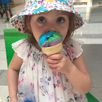 Baskin-Robbins - We killed it at this joint recently. I think we had 32 flavors! - Ice Cream & Frozen Yogurt Near Me - Manhattan Beach, California