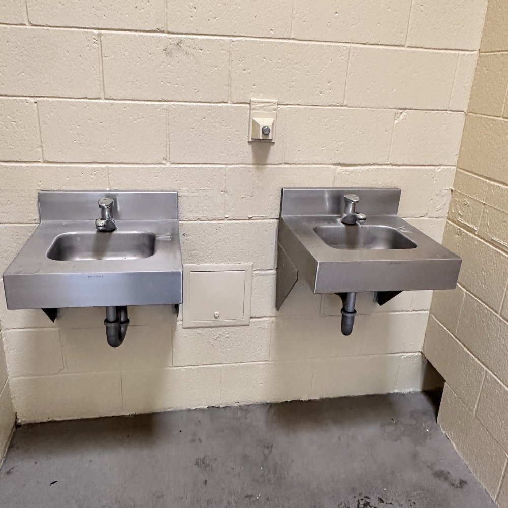 Mountain Crest Park - Clean bathrooms - Parks Near Me - Las Vegas, Nevada
