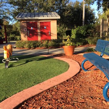 Friendship Park - Bathrooms and lots of seating areas - Parks Near Me - Oviedo, Florida