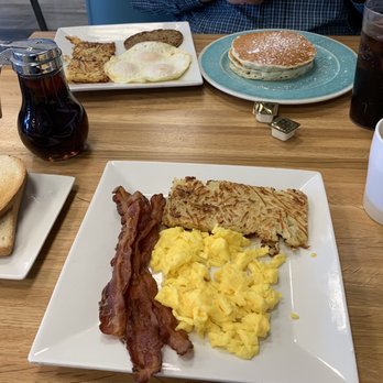 Eggcellent Cafe - Bacon, eggs, hash browns, toast, coffee, sausage, pancakes - Diners Near Me - East Peoria, Illinois Eggcellent Cafe - Bacon, eggs, hash browns, toast, coffee, sausage, pancakes - Diners Near Me - East Peoria, Illinois