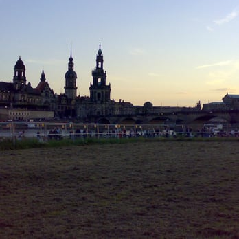 Filmnächte am Elbufer - Kaiser Mania 2007 - Blick zur Altstadt - Elbufer - Music Venues Near Me - Dresden, SN