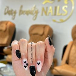 Daisy Beauty Nails