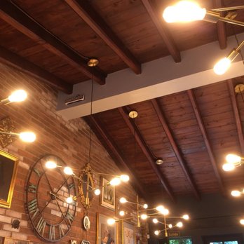 Da Toni - Beautiful lights and ceiling. Tastefully decorated. - Mediterranean Near Me - Ensenada, BCN