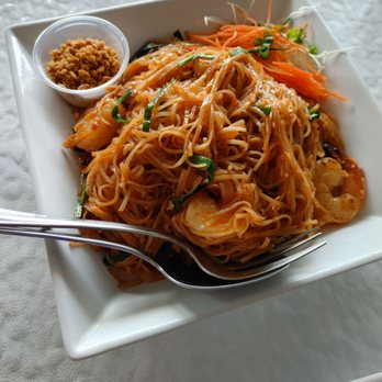 Maile's Thai Bistro - Shrimp pad thai noodles - Thai Near Me - Honolulu, Hawaii
