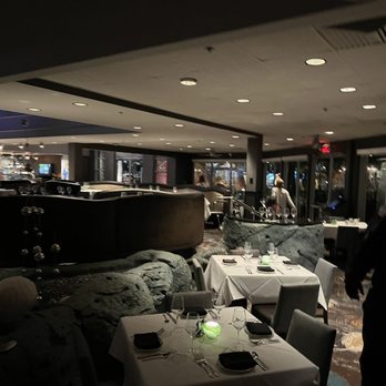 Peohe's - Dining room - Seafood Near Me - Coronado, California