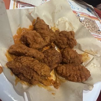 Hooters - Hot 10 Piece Wings Original - American Near Me - Weston, Florida