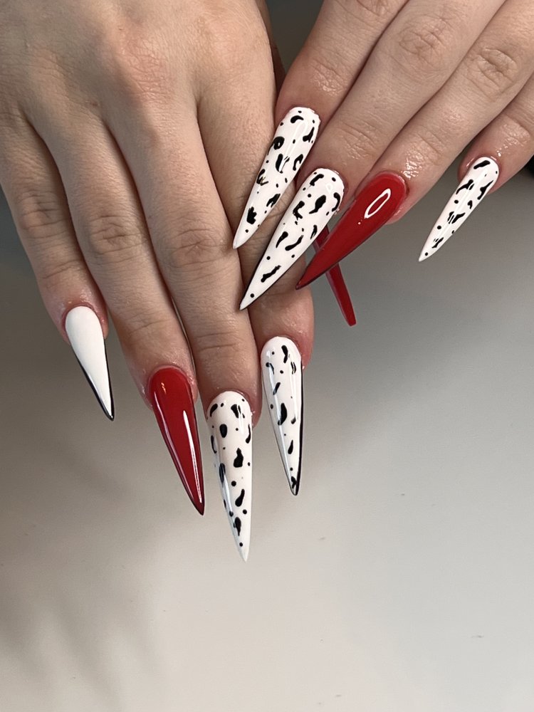 The Pampered Hand Logo