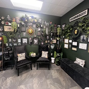 Curated Piercing Studio - Studio waiting room - Piercing Near Me - Murrieta, California Curated Piercing Studio - Studio waiting room - Piercing Near Me - Murrieta, California