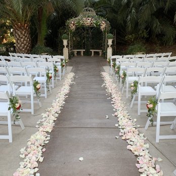 Fresh Petals - Wedding ceremony site flowers - Florists Near Me - Martinez, California
