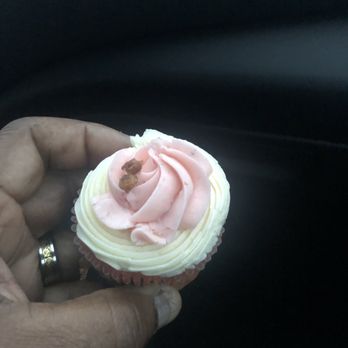 HollyPops Bakery - Strawberry frosted cupcake! - Bakeries Near Me - Tupelo, Mississippi HollyPops Bakery - Strawberry frosted cupcake! - Bakeries Near Me - Tupelo, Mississippi