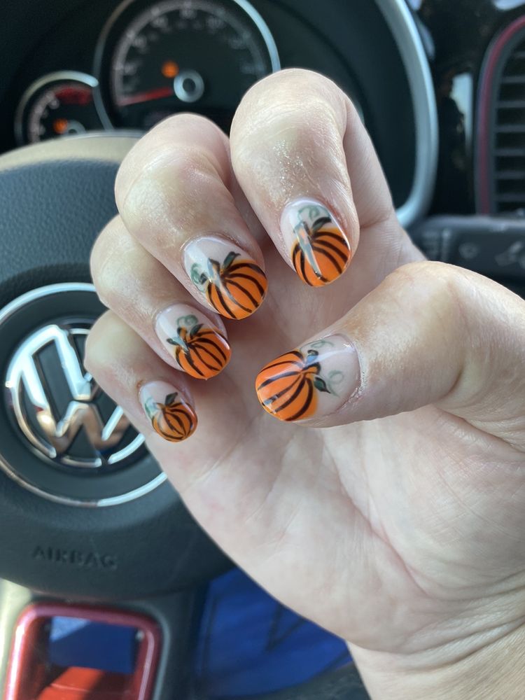 Mary Nails Logo