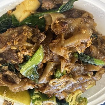 Aileen Thai - 5. Pad See Eew Noodle with Beef - Thai Near Me - New York, New York Aileen Thai - 5. Pad See Eew Noodle with Beef - Thai Near Me - New York, New York