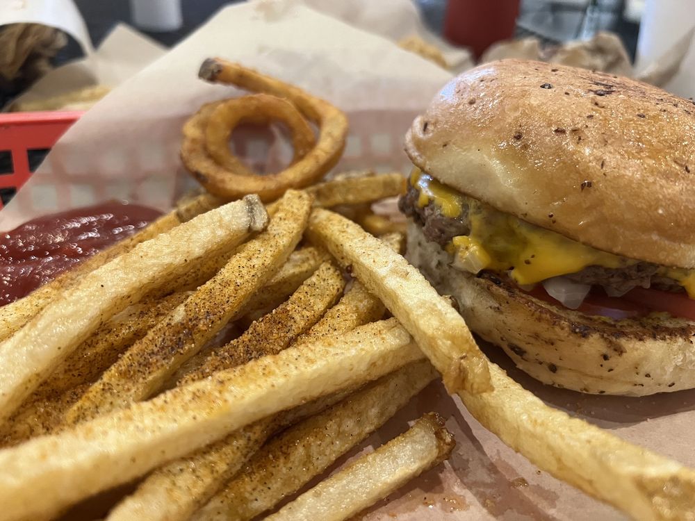 Sammy's Burgers & Brew Logo