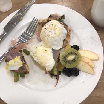 Town and Tide - Delicious breakfast! - Bed & Breakfast Near Me - Newport, Rhode Island Town and Tide - Delicious breakfast! - Bed & Breakfast Near Me - Newport, Rhode Island