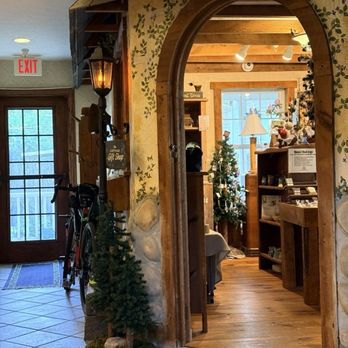 Hearthstone Inn & Suites - Gift Shop entrance - Hotels Near Me - Cedarville, Ohio