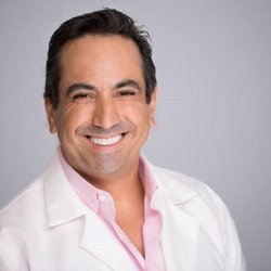Uptown Cosmetic & Implant Dentistry - Award-winning cosmetic dentist, Dr. Roberto Velasco is a highly-qualified prosthodontist and founder of Uptown Cosmetic & Implant Dentistry.