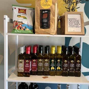 Castanea Sicilian Cafe - Basil Infused Olive Oil Extra Vergine 250ml / 8.4oz - Coffee & Tea Near Me - Los Angeles, California