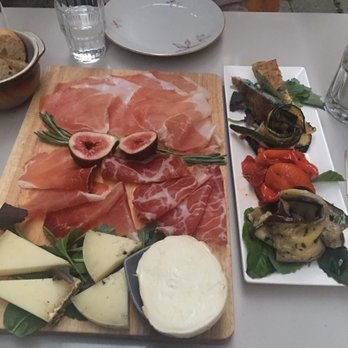 Briefmarken - Grande Vini Piccola Cucina - Briefmarken Teller for two: 30€ - Wine Bars Near Me - Berlin, BE