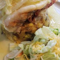 El Mofongo Sala'o - Langosta a la mantequilla sobre trigo y ensalada!