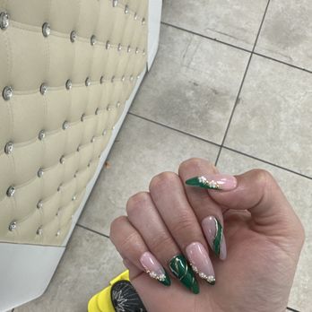 Lume Nails & Spa - Nail Salons Near Me - Pico Rivera, California