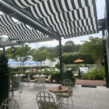 Good Ground Tavern - Patio - Cocktail Bars Near Me - Hampton Bays, New York