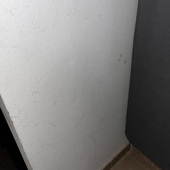 Park Pointe Hotel - Dirt in closet - Hotels Near Me - South San Francisco, California