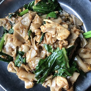 Manao Thai Street Eats - Pad see ew with chicken - Thai Near Me - Seattle, Washington
