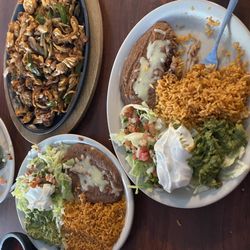 Mariscos Los Plebes - Chicken and shrimp fajitas for two