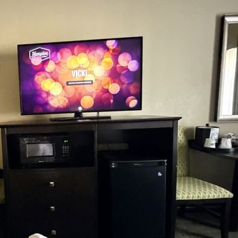 Hampton Inn Gadsden/Attalla I-59 - TV, refrigerator, microwave and coffee area - Hotels Near Me - Gadsden, Alabama Hampton Inn Gadsden/Attalla I-59 - TV, refrigerator, microwave and coffee area - Hotels Near Me - Gadsden, Alabama