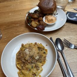 Tagliatelle, b'artusi Burger Tagliatelle, b'artusi Burger