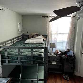 NotSo Hostel - Girls room - Hostels Near Me - Charleston, South Carolina NotSo Hostel - Girls room - Hostels Near Me - Charleston, South Carolina