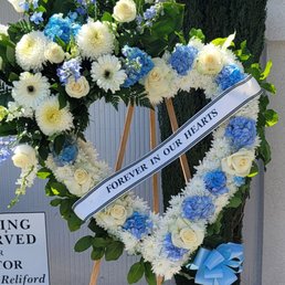 Fannie Taylor's Heart Spray Blue and White Theme