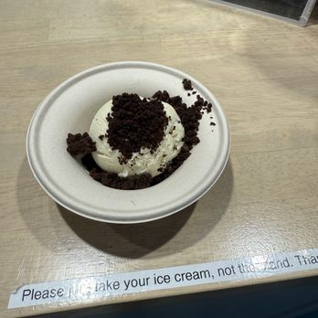 Butter & Cream - Vanilla ice cream with some cookie crumbs - Ice Cream & Frozen Yogurt Near Me - Norcross, Georgia