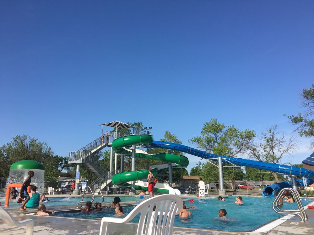 Veterans Memorial Pool Logo