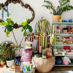 Dusk Goods & Gifts - Sunny morning at the shop!