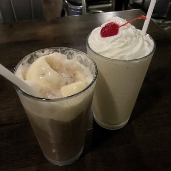 Wonderburger Grill - Root beer float & vanilla shake - Burgers Near Me - Chicago, Illinois
