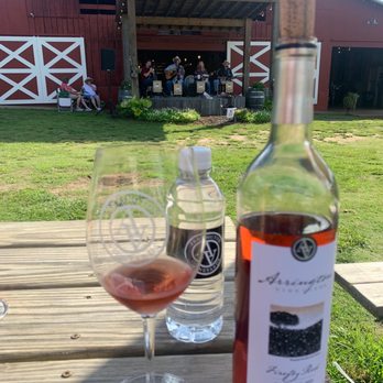 Arrington Vineyards - Firefly rose - Wine Tasting Room Near Me - Arrington, Tennessee