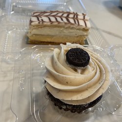 Fleur de Vanille - Cookies and cream cupcake